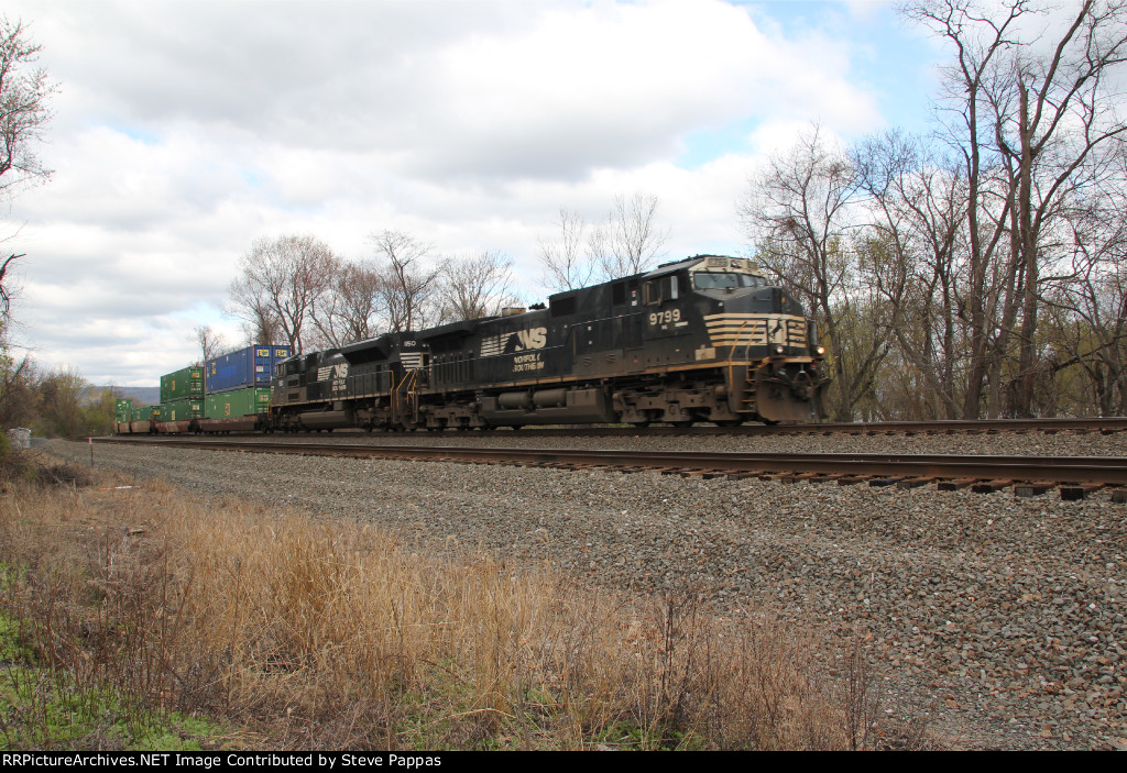 NS 9799 and 1150 take train 28X through Cove PA